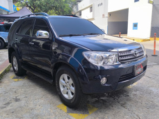 toyota-fortuner-2011