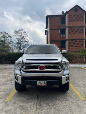 toyota-tundra-2016-big-0