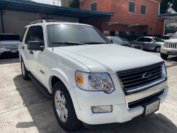 ford-explorer-2011-big-1
