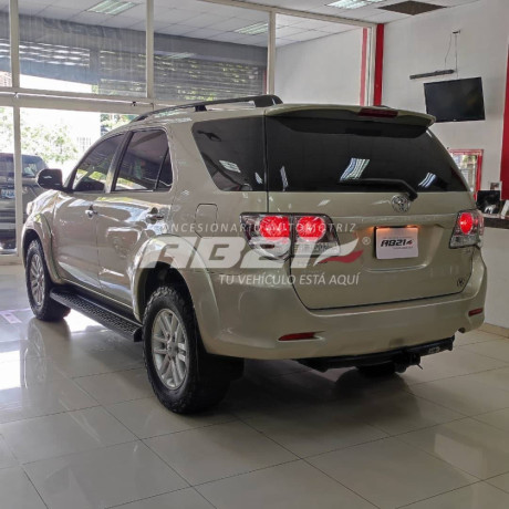 toyota-fortuner-2013-big-2