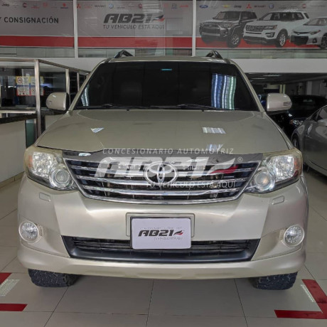 toyota-fortuner-2013-big-1