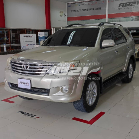 toyota-fortuner-2013-big-0