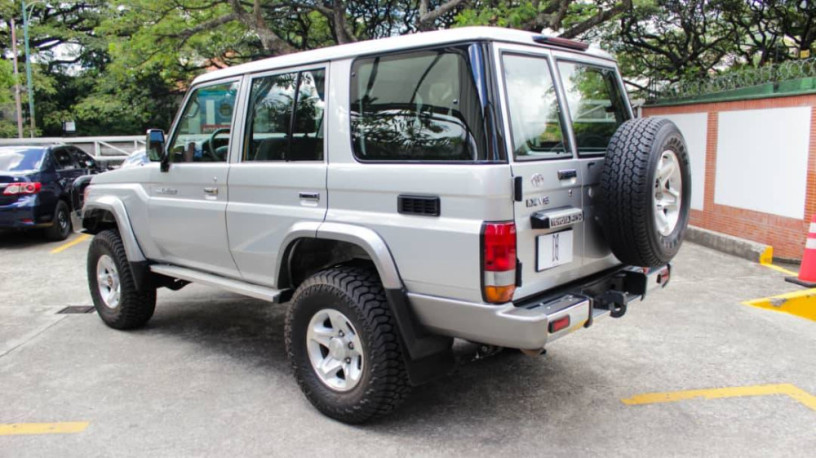 toyota-land-cruiser-2021-big-1