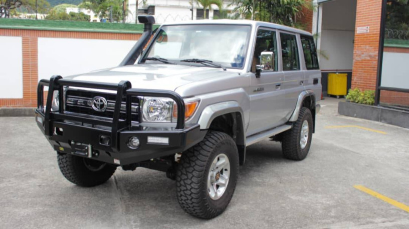 toyota-land-cruiser-2021-big-0