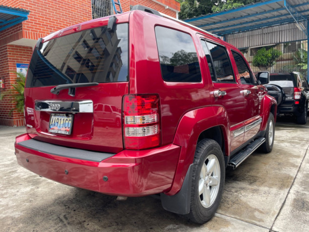 jeep-cherokee-kk-2009-big-1