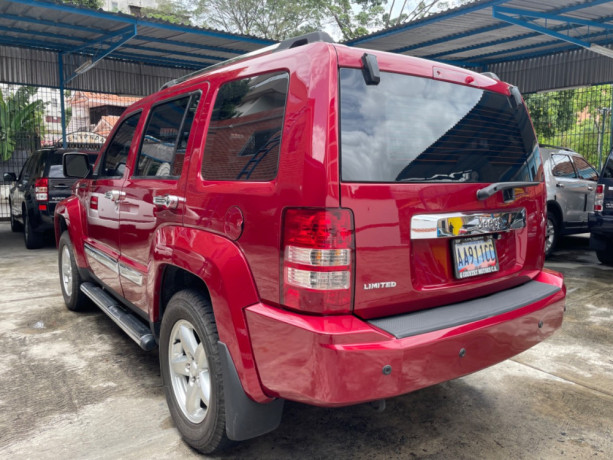 jeep-cherokee-kk-2009-big-3