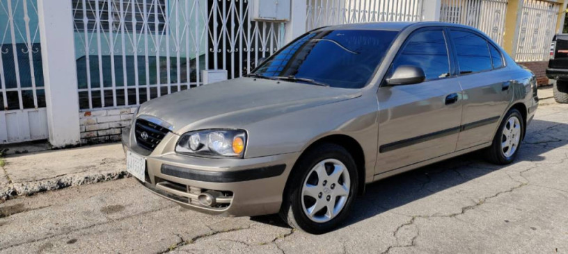 hyundai-elantra-2010-big-0