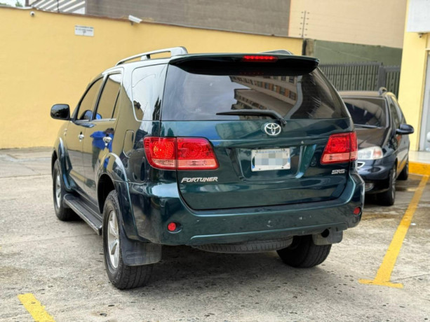 toyota-fortuner-2008-big-3