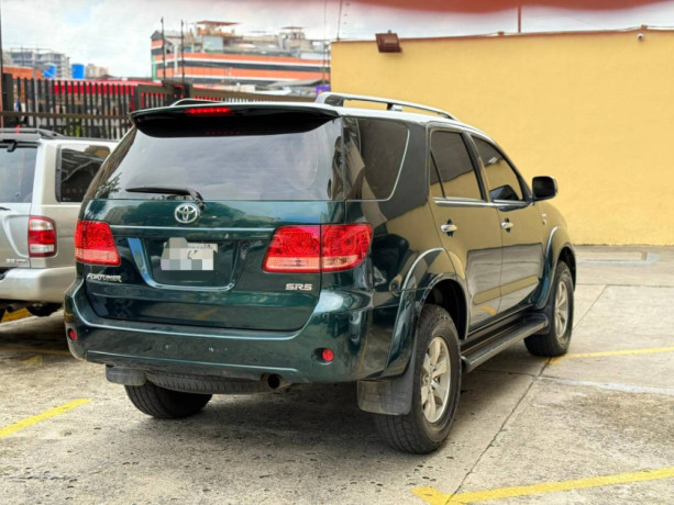 toyota-fortuner-2008-big-1