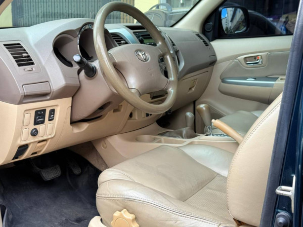 toyota-fortuner-2008-big-2