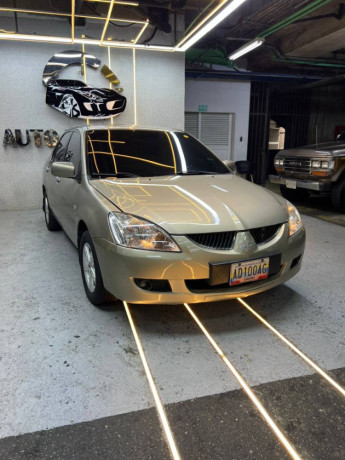 mitsubishi-lanser-2011-big-0