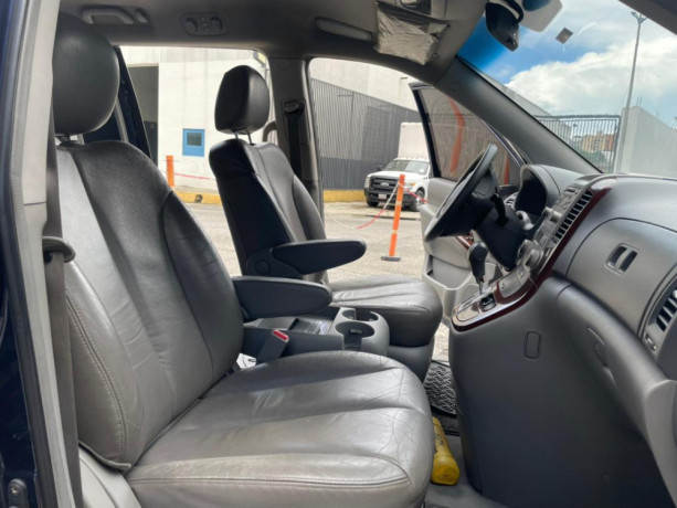 kia-sedona-2007-big-2