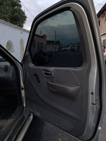 ford-f-150-2005-big-1