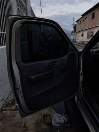 ford-f-150-2005-big-2