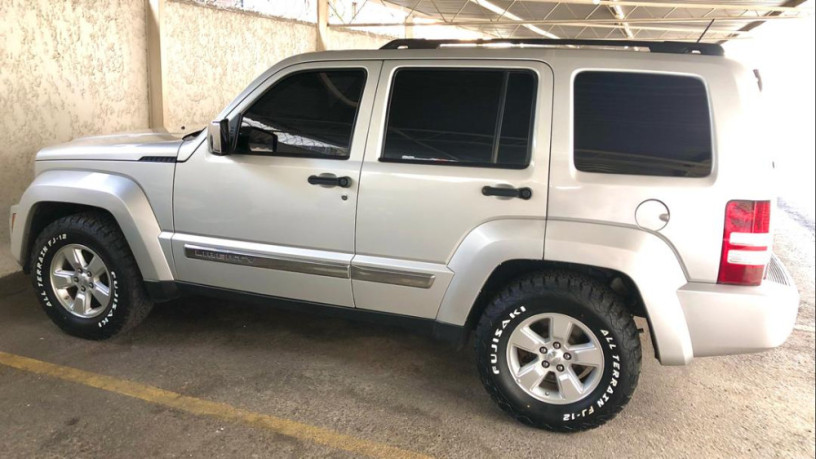 jeep-cherokee-kk-2009-big-1