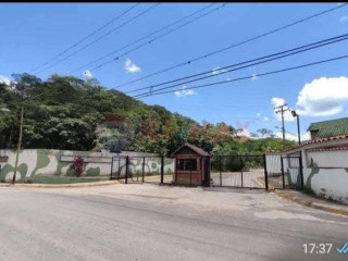 estoy-en-venta-soy-un-bello-town-house-en-paracotos-frente-al-motocross-al-lado-del-club-el-dorado