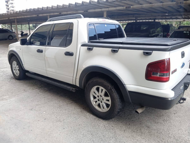 ford-explorer-sport-trac-2007-big-1