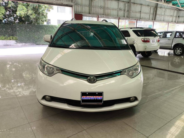 toyota-previa-2009-big-1
