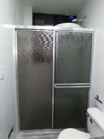 reparacion-para-puertas-de-duchas-ventanas-panoramicas-y-persiabas-big-1