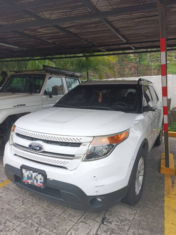 ford-explorer-2013-big-0