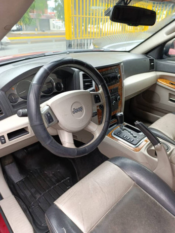 jeep-grand-cherokee-2010-big-1