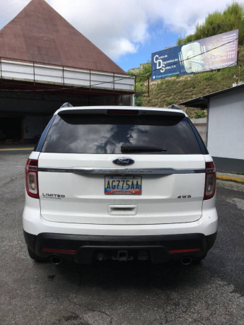 ford-explorer-2012-big-5
