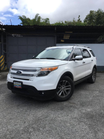 ford-explorer-2012-big-0