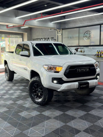 toyota-tacoma-2017-big-0