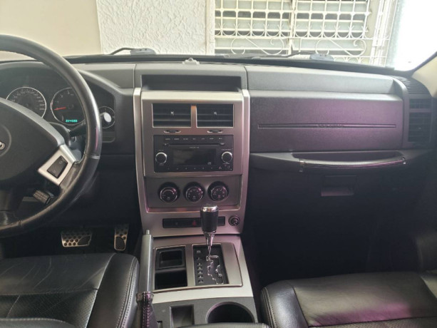jeep-cherokee-2009-big-2