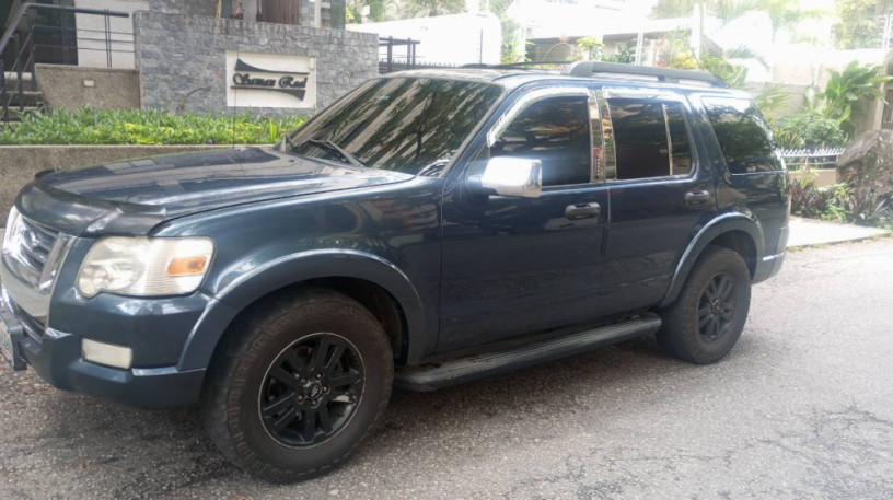 ford-explorer-2010-big-2