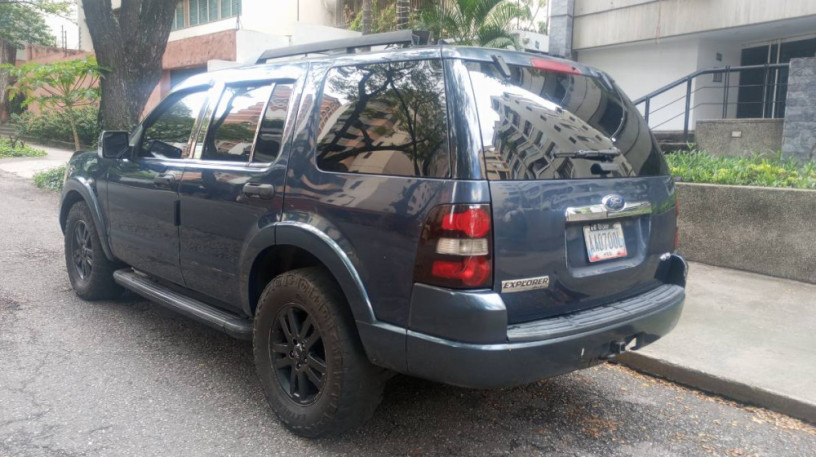 ford-explorer-2010-big-3